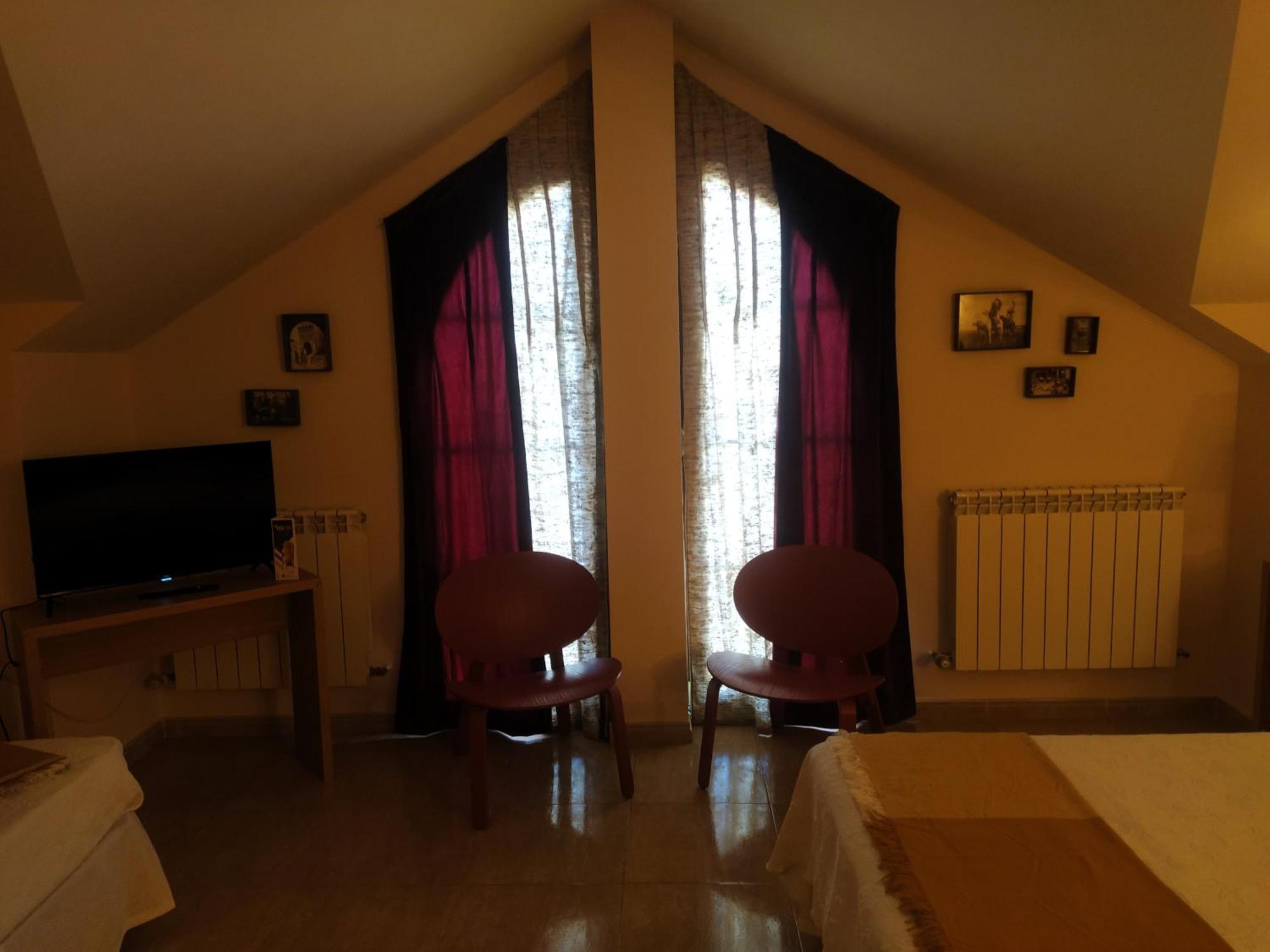 Hostal Catalina De Austria Torquemada Exteriör bild