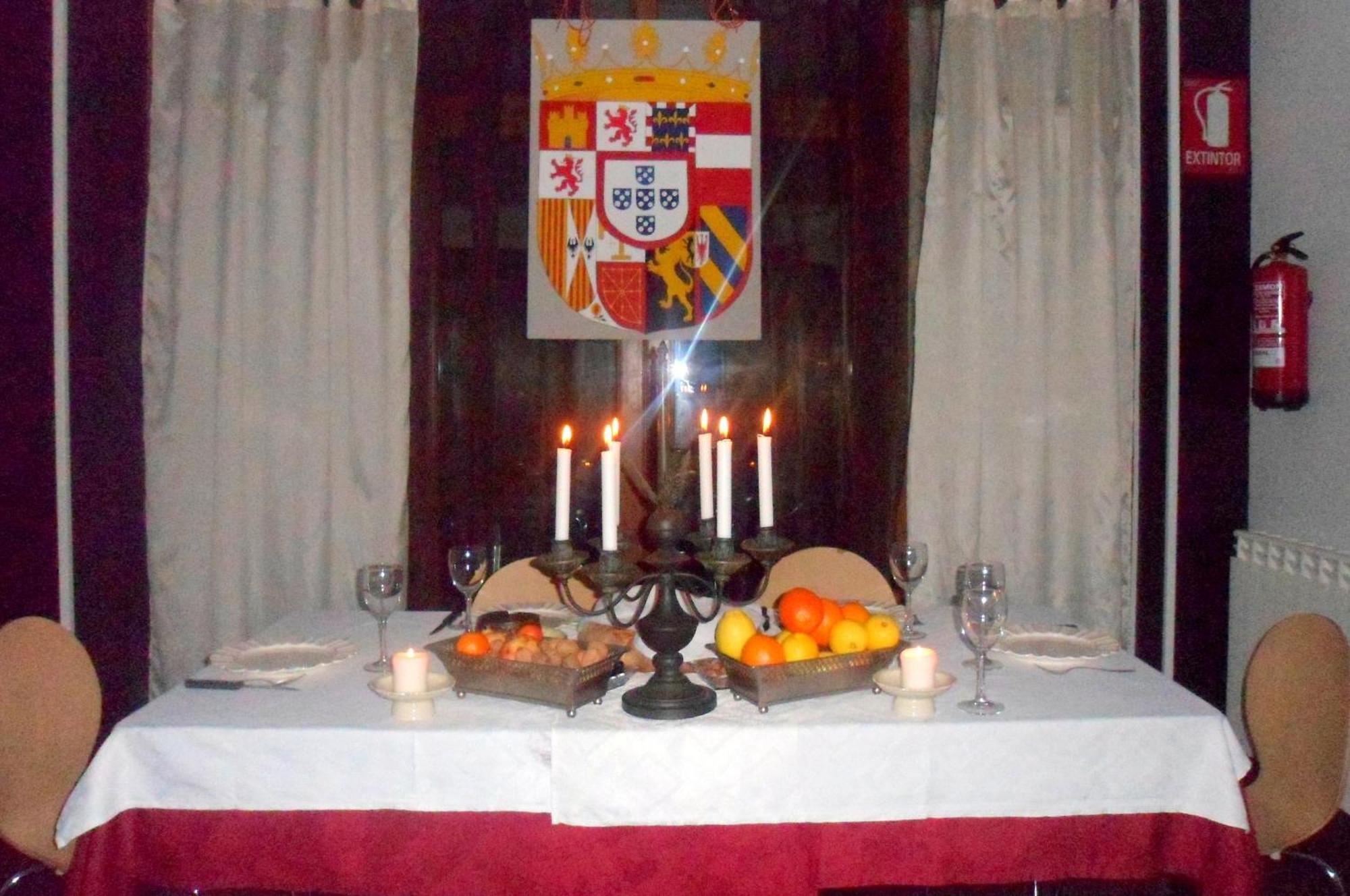 Hostal Catalina De Austria Torquemada Exteriör bild